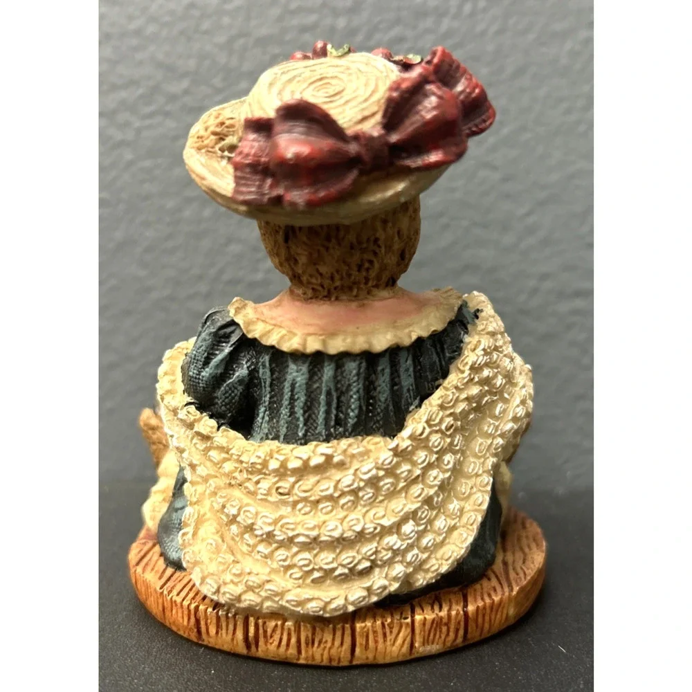 1997 Young's Berry Hill Bears Blessed Are The Peacemakers Inspirational Figurine